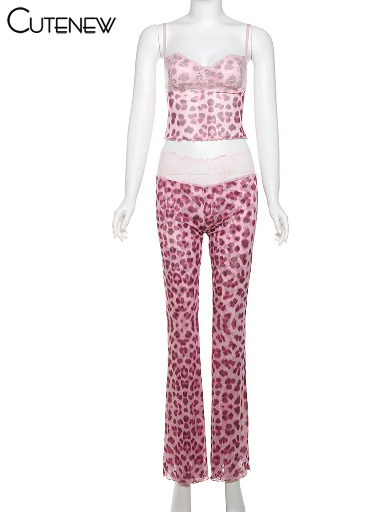 Conjunto de dos piezas de encaje con retazos para mujer, camisola sexy estilo hipster con tirantes finos y pantalones ajustados de cintura alta, ropa femenina