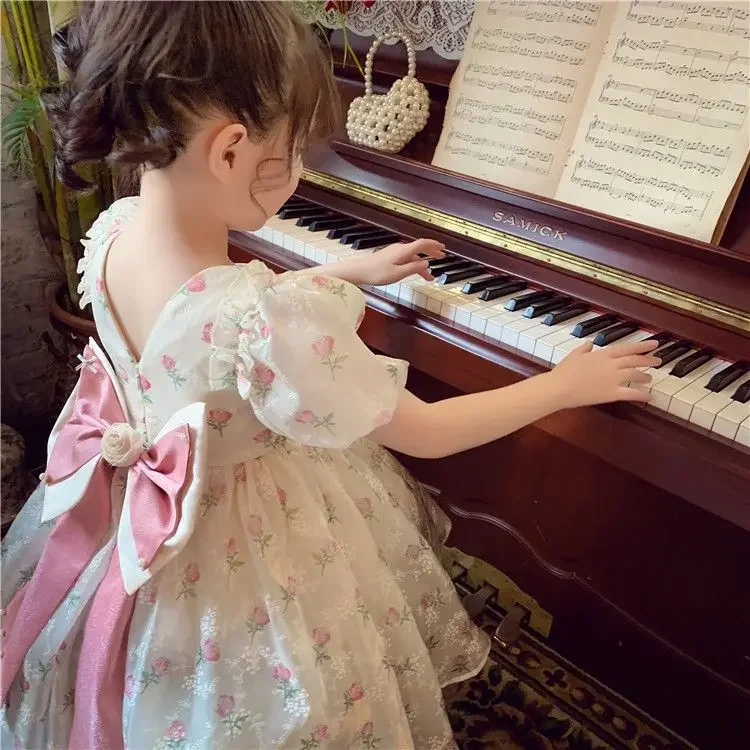 فستان أميرة للبنات من 1-8 سنوات مزين بالدانتيل والزهور مع طباعة كاملة وفيونكة كبيرة وزخارف لؤلؤية لحفلات الأطفال