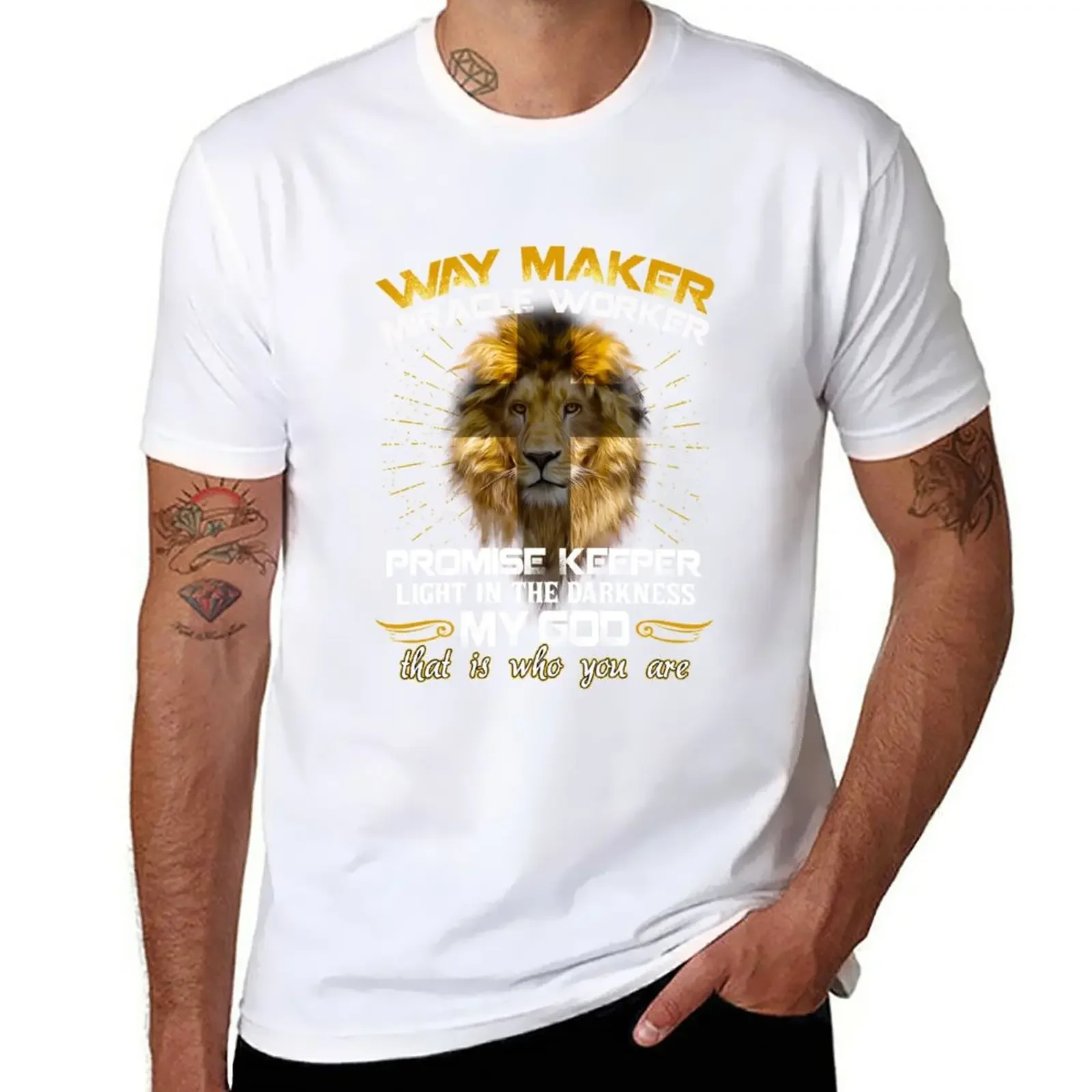 Lion Waymaker Miracle Worker Light In The Darkness Jesus T-Shirt Camicetta Tees Sublime T-Shirt Uomo