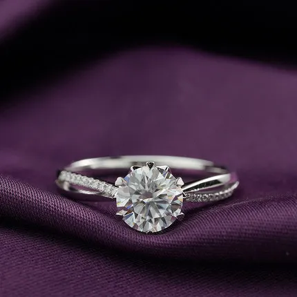 

Свадебное кольцо из серебра с муассанитом, 1 карат