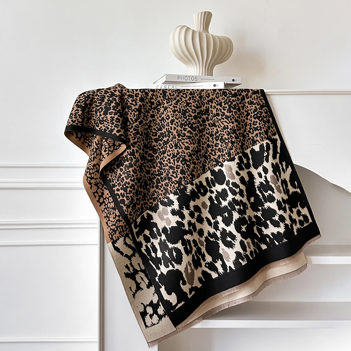 2025 Brand Elegance Two-Sided Leopard Print Scarf Soft Warm Fringe Pashmina Shawl Autumn and Winter Coldproof Windproof Blanket