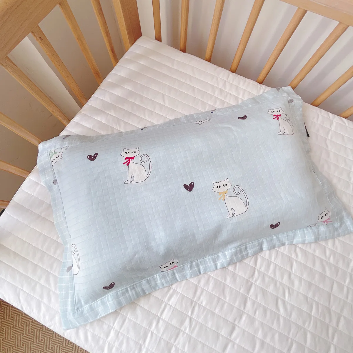 Pure cotton two-layer gauze pillow for children can be removed and washed baby pillow for 1-5 years old kindergarten four