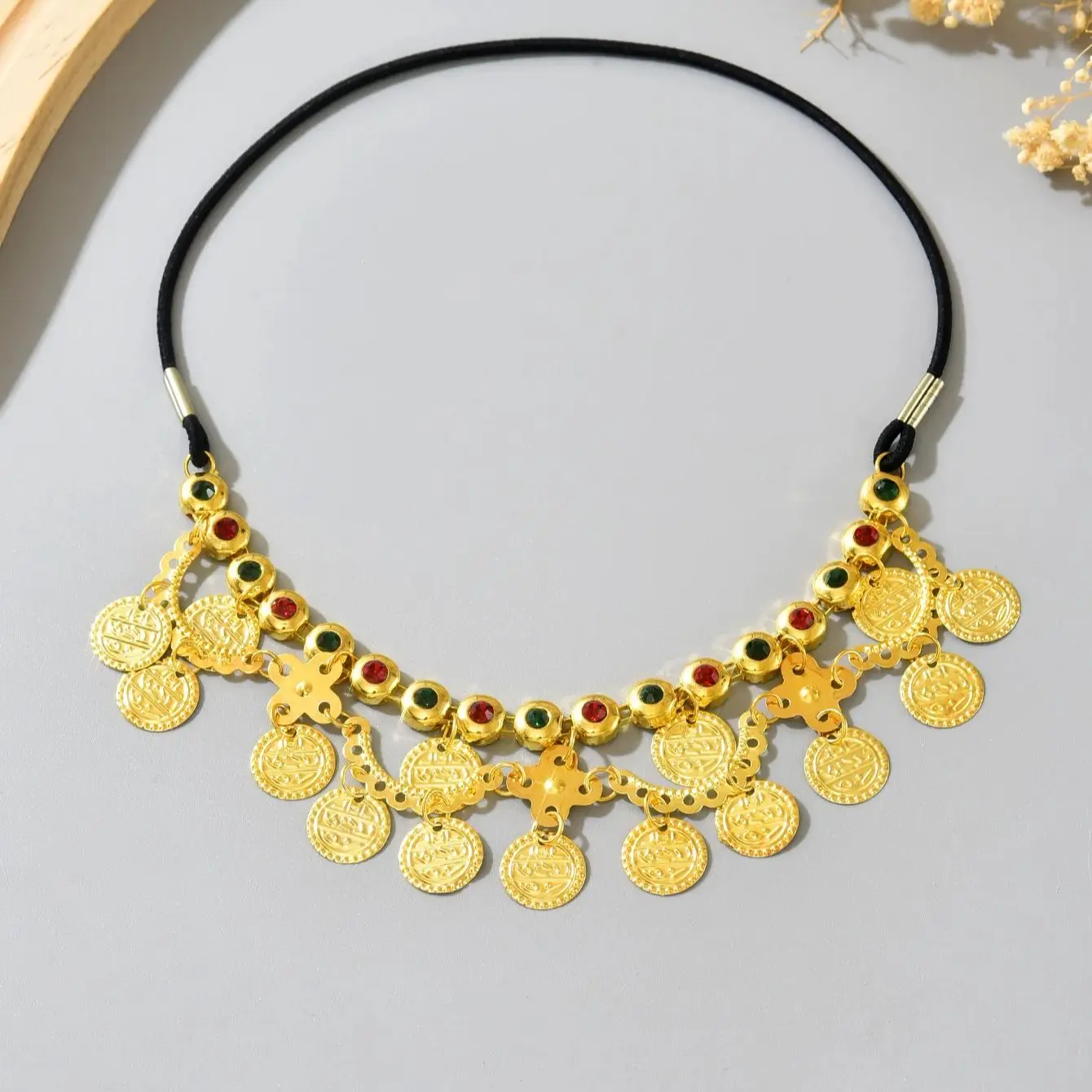 عقد عملات تراثي بحبل أسود – لمسة شرقية فاخرة