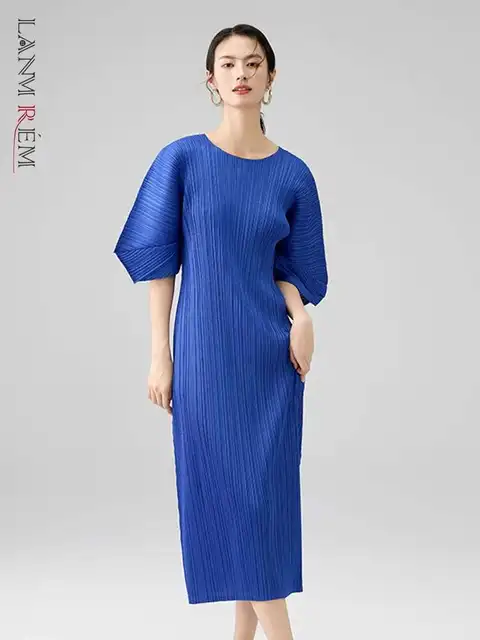LANMREM Summer Blue Pleated Dress Women 2025 New Loose Casual O-neck Niche Design Dropped Shoulder Short Sleeve Dresses 2DB2508