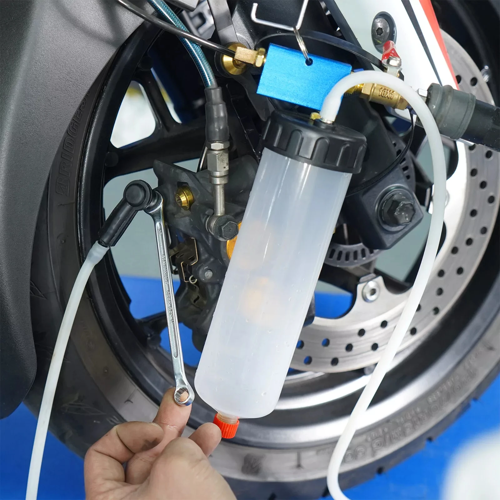 Automotive Brake Fluid Oil Replacement Tool Universal Pump Oil Bleeder Empty Air Exchange Equipment for Car brake bleeder kit