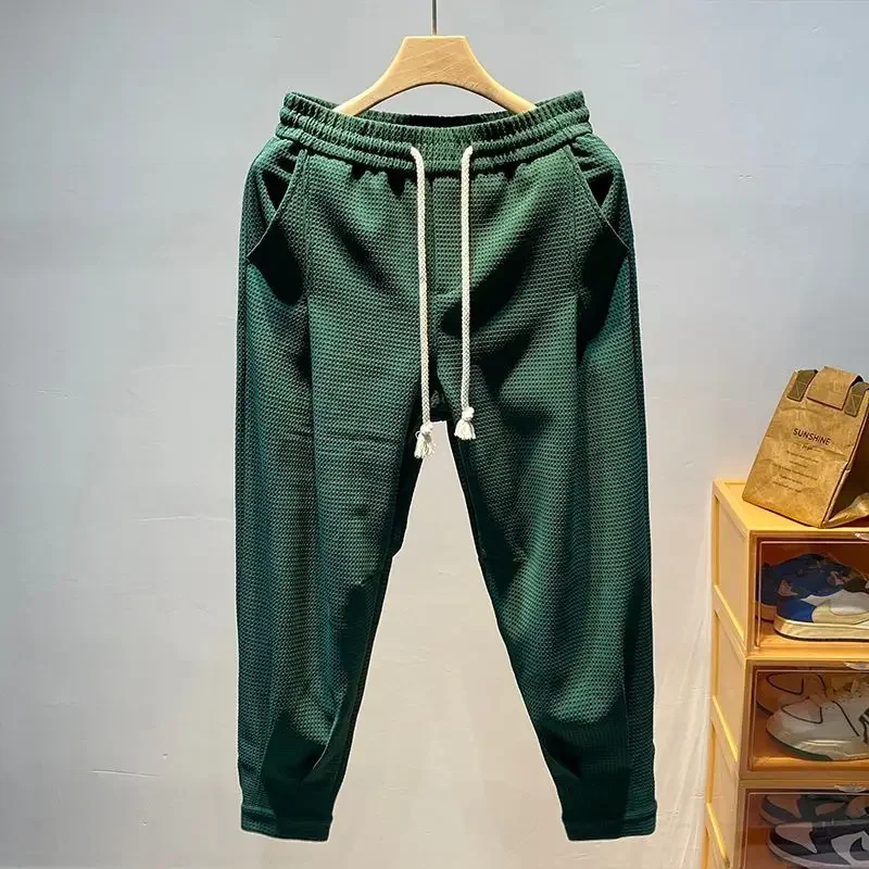 thumbnail image 1 of Pantalones cortos para hombre, cintura elástica con bolsillos, pantalones cortos cargo verdes para hombre, Y2k, ropa elegante y cómoda, nueva en Harajuku suelta, 1 of 5