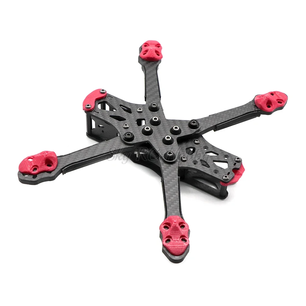 Accessoires et pièces détachées pour kit drone FPV, visserie et supports inclus.
