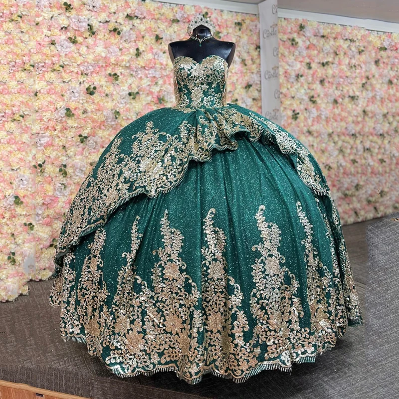 

Green Off Shoulder Ball Gown Quinceanera Dresses 2023 Sweet 16 Princess Gold Appliqued Lace Party Gowns Vestido De 15 Anos