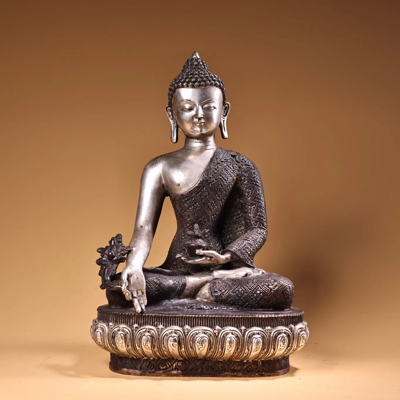 

13"Tibetan Temple Collection Old Bronze Gilded Silver High relief Medicine Buddha Lotus Terrace Worship Hall Town house Exorcism