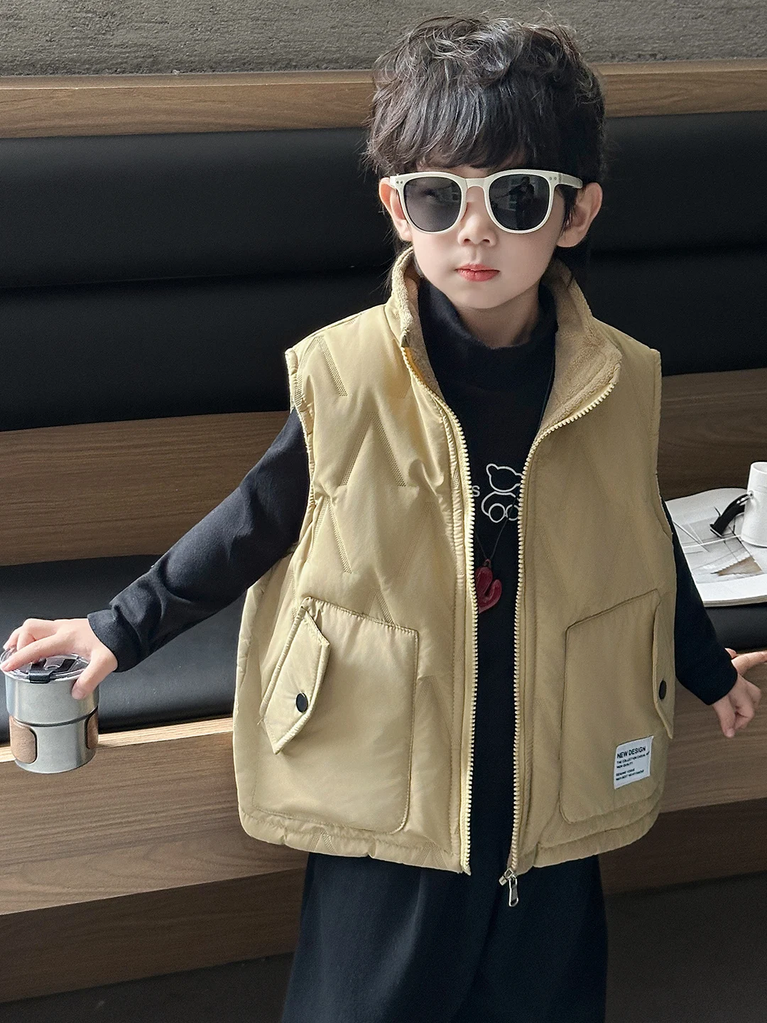 따뜻한 가을 겨울 조끼 소년용 세련된 아동복 어린 소년의 유행하는 보온 재킷 두꺼운 지퍼 디자인