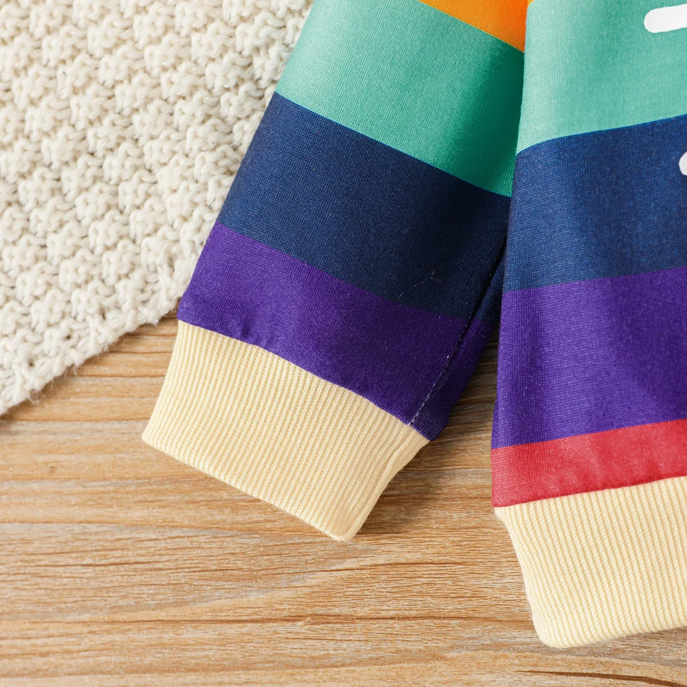 Baby Boy/Girl Heart & Letter Print Rainbow Colorblock Long-sleeve Sweatshirt Casual/Outdoor Positioning print