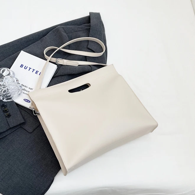 حقيبة كمبيوتر محمول عصرية بتصميم فاخر للمرأة اسم م...