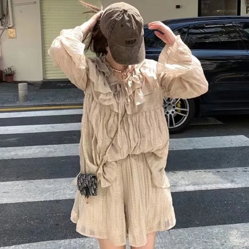 

2023 Spring Summer New Premium Design Milk Tea Gray Lace Doll Collar Top Shorts Two Piece Set Female Clothing Free Shipping