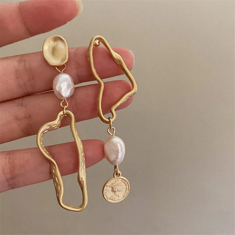 Boucles d'oreilles asymétriques en perle baroque 2