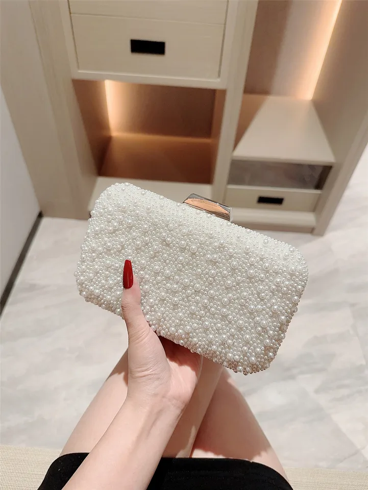 Pochette da sposa incisa, borsa con perline a forma di conchiglia, pochette da sposa personalizzata, pochette da sposa, borsa con perline bianche Couture, borsetta da sposa Art Déco - Italia
