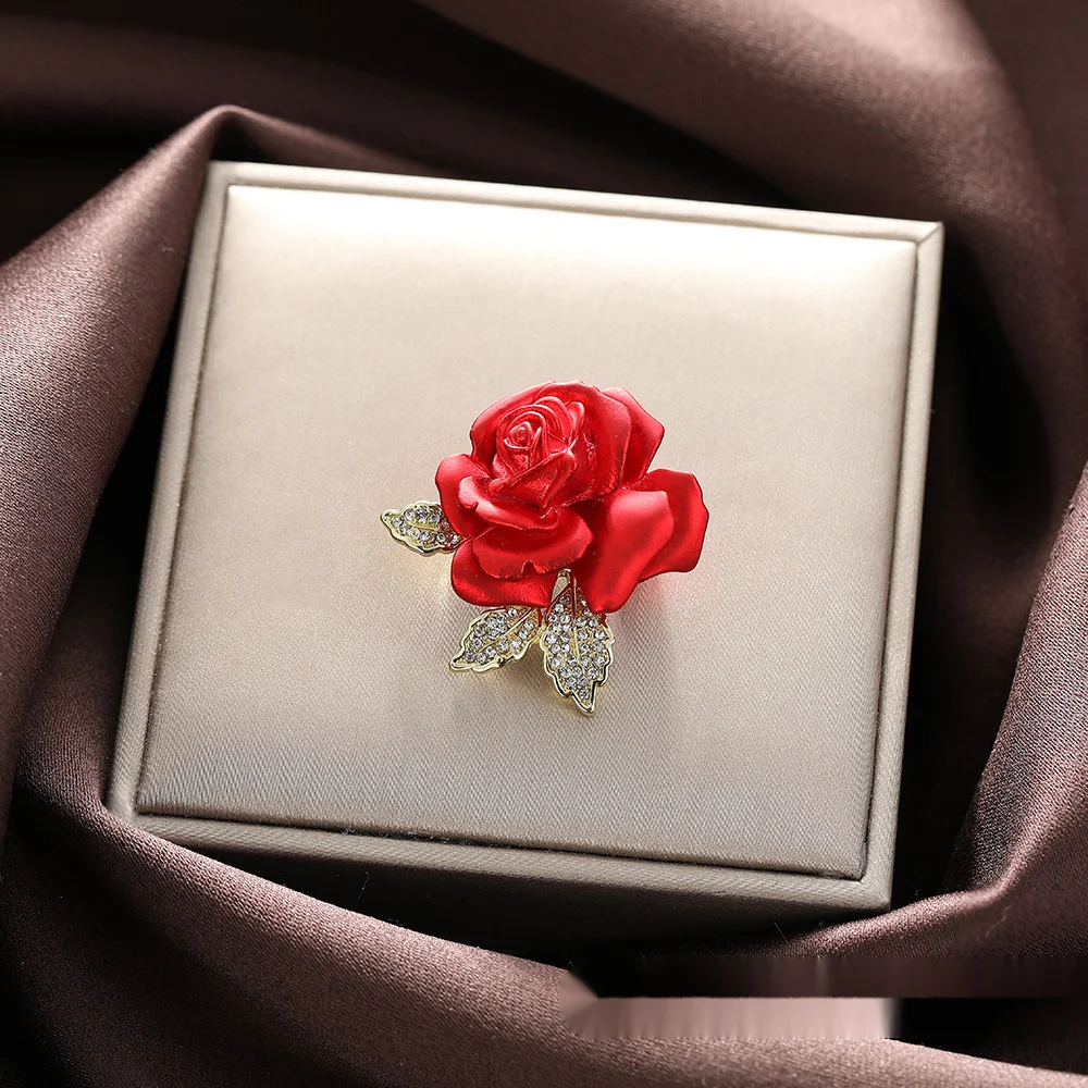Neue Legierung Diamant besetzte Brosche mit High-End-Rose Mode Anzug Dekoration Weihnachtsgeschenk Brust Blume_voghion.com