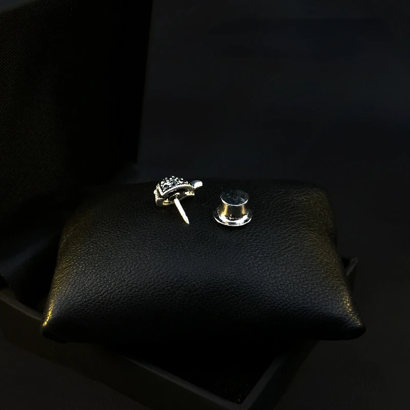 Cute Retro Fish Brooch Clasp Cardigan Buckle Men and Women Fixed Clothes Small Pin Accessories All-Matching Collar Pins Jewelry