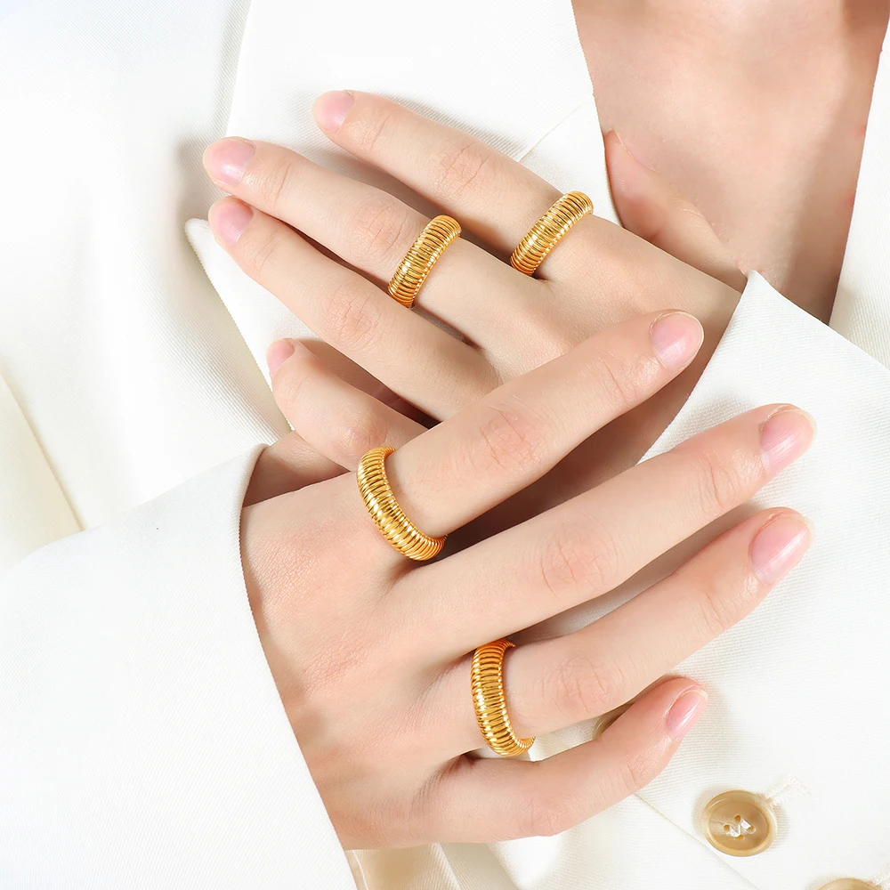 Trendige Halskette für Damen, Schlangenkette, vergoldet, 3 Saiten, Designer-Edelstahl, Luxus-Charm, Party-Schmuck, Geschenk im Großhandel – Detail 9