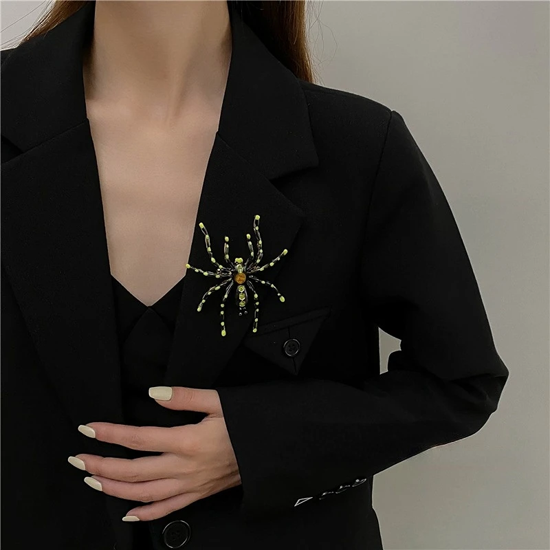 

Creative Personality, Green Spider Woman Brooch, Fashion Metal Suit, Clothing Pin, Accessories