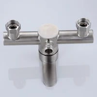 ก๊อกน้ำสแตนเลสสีเงินสำหรับอาบน้ำฝักบัวอาบน้ำห้องน้ำห้องน้ำก๊อกน้ำร้อนและเย็นสามแบบ 3