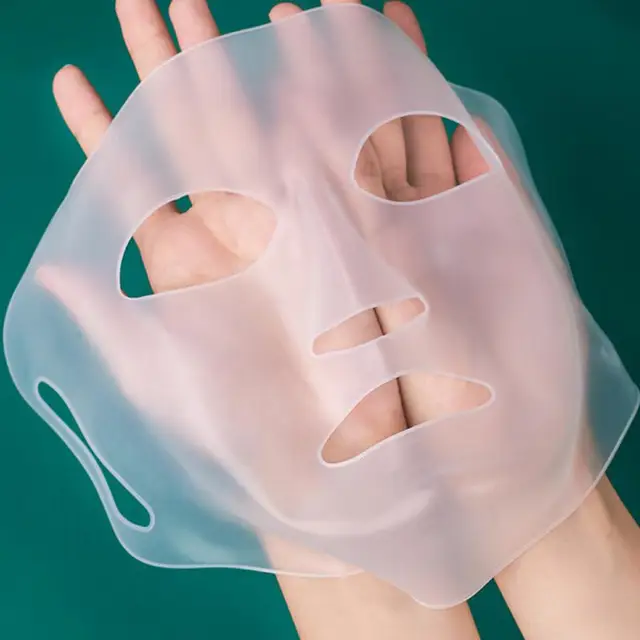 Upgrade your skincare routine with this innovative facial mask applicator.