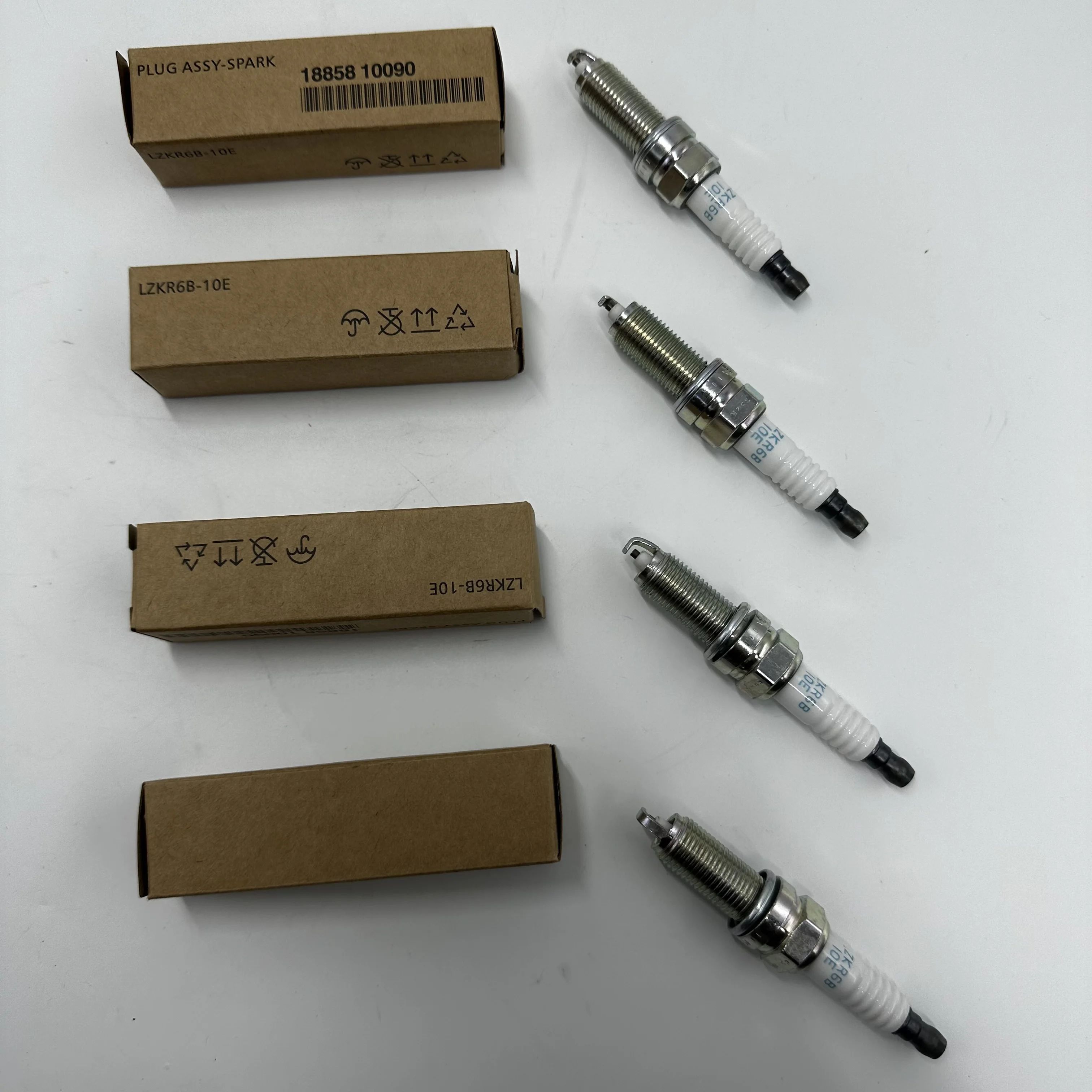 4PCS 18858-10090 LZKR6B10E Normal Spark Plug For Kia Rio