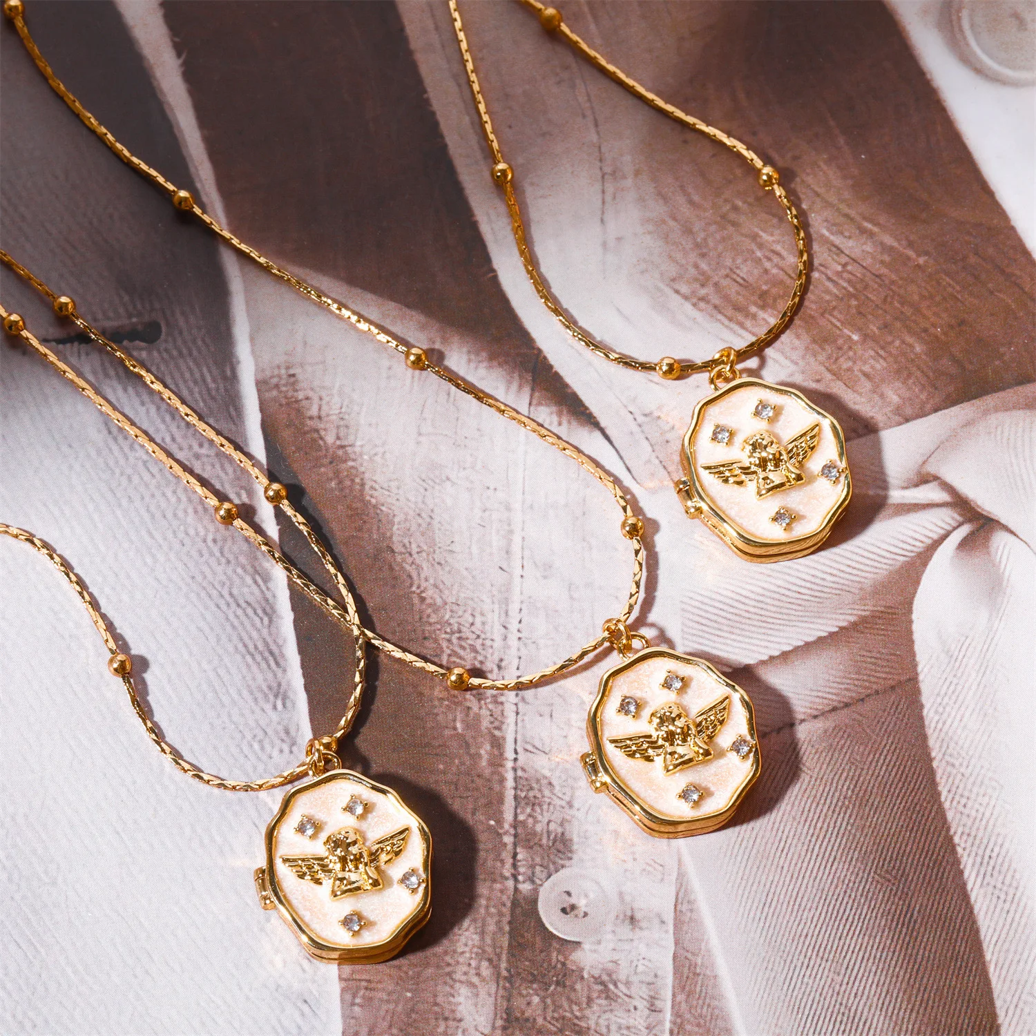 Charm Kpop White Shell Openable Angel Photo Frame Pendant Necklace Women Golden Waterproof Zircon Choker Retro Designer Jewelry