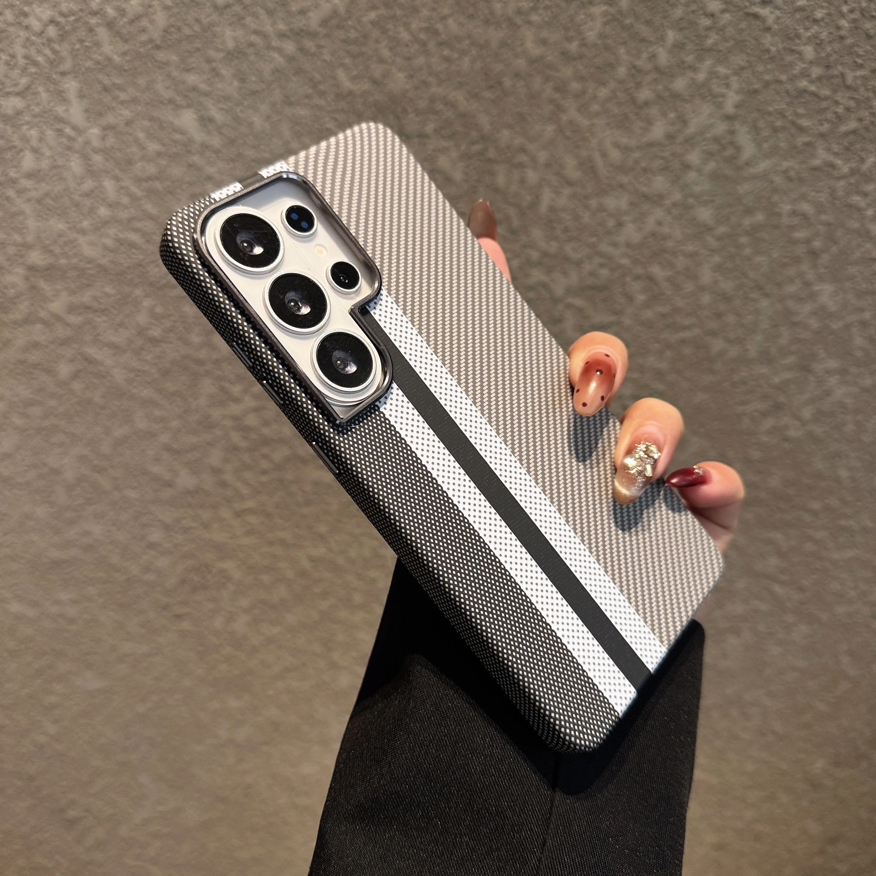 Luxury Carbon Fiber Texture Magnetic Charging Case with Alloy Lens Protection Rugged PC Cover