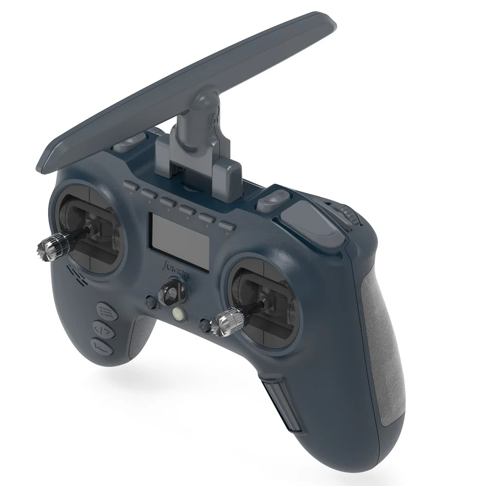Radiocommande TPRO V2 ELRS 915 MHz en main, prête pour le vol FPV