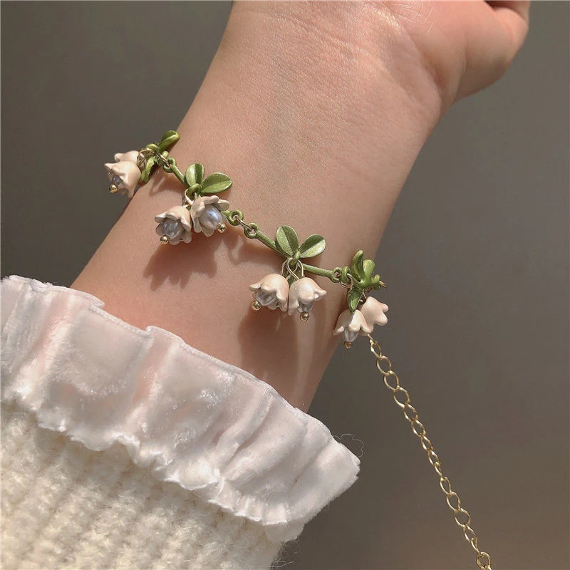 New Trendy Enamel Bell Orchids Pearl Choker Necklaces for Women