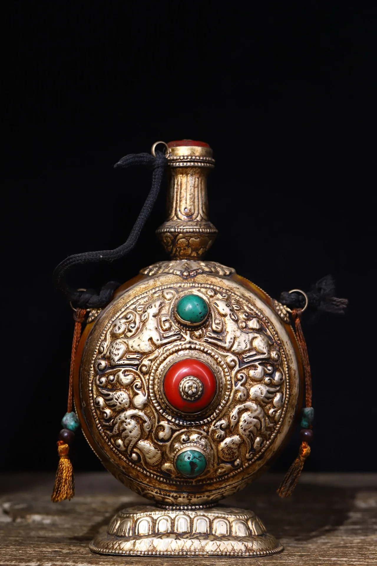 

8"Tibetan Temple Collection Old Beeswax Tibetan silver Mosaic Gem Beast Texture Snuff Bottle Amulet Town house Exorcism