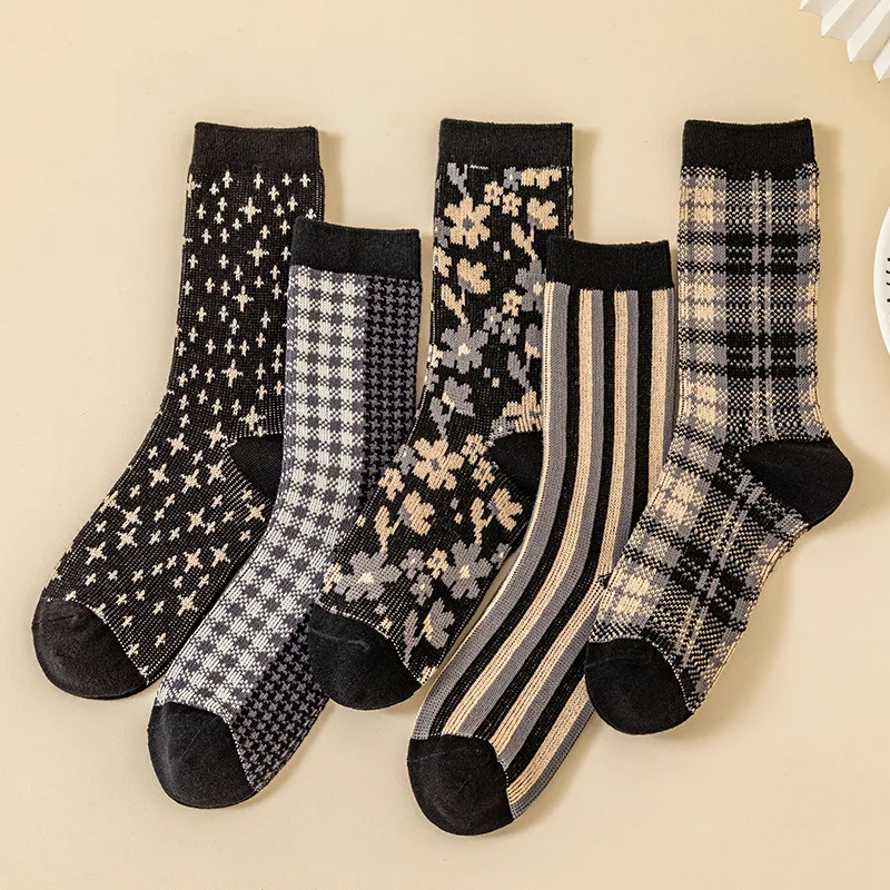 

5 Pairs/lot Black Cotton Women's Socks Korean Fashion Mid Tube Socks Autumn Spring Street Retro Sox calcetines mujer Drop Ship