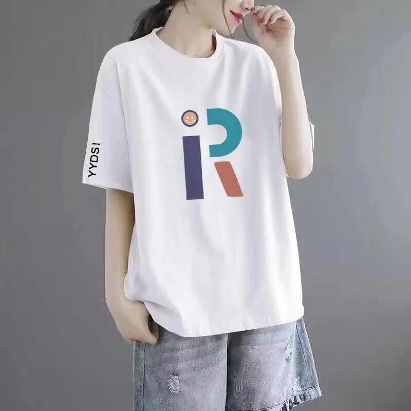 White [r letter] black sleeves