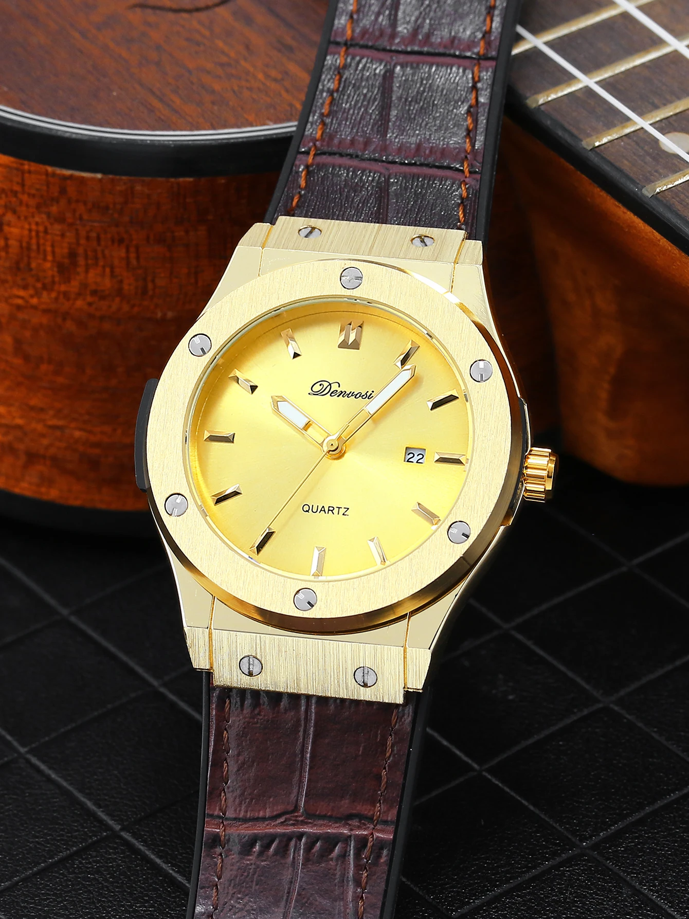 Elegant Men's Leather Strap Minimalist Watch - The Perfect Gift for Business Professionals and Fashion Enthusiasts
