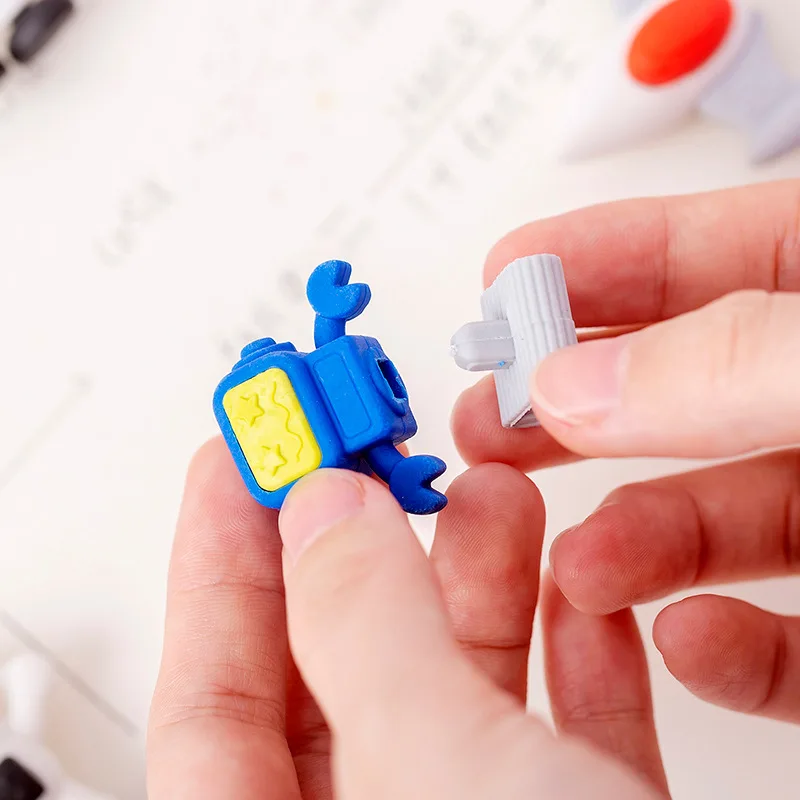 4Pcs/Set Cartoon Space Astronauts Aliens Flying Saucers Eraser Creative Card Pencil Erasers Cute Rubber Kids School Stationery 4