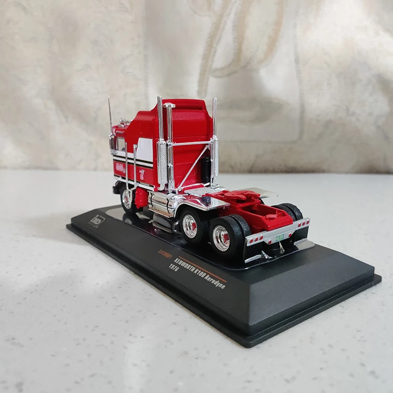 IXO ダイキャスト 1:64 ケンワース K100 エアロダイン 1976 トラック