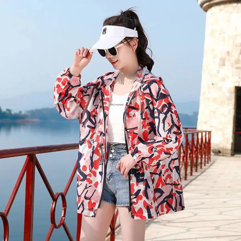 

2024 Fashion Printed Sunscreen Jacket Women's New Camo In Summer Long Hooded Loose Ultraviolet Protection Thin Coat Outerwear