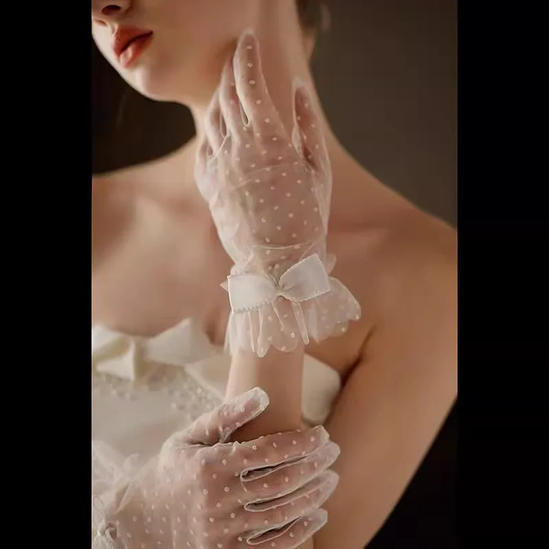 

Bride Wedding Dress Lace Korean French Short Sheer Transparent Exquisite Lace Stapled Pearl Gloves