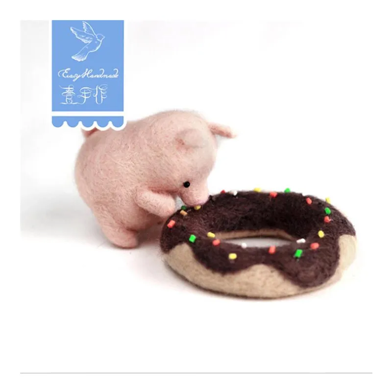 

Pig Year mascot wool needlepoint kit wool felt needle felting keychain craft needlecraft DIY handmade