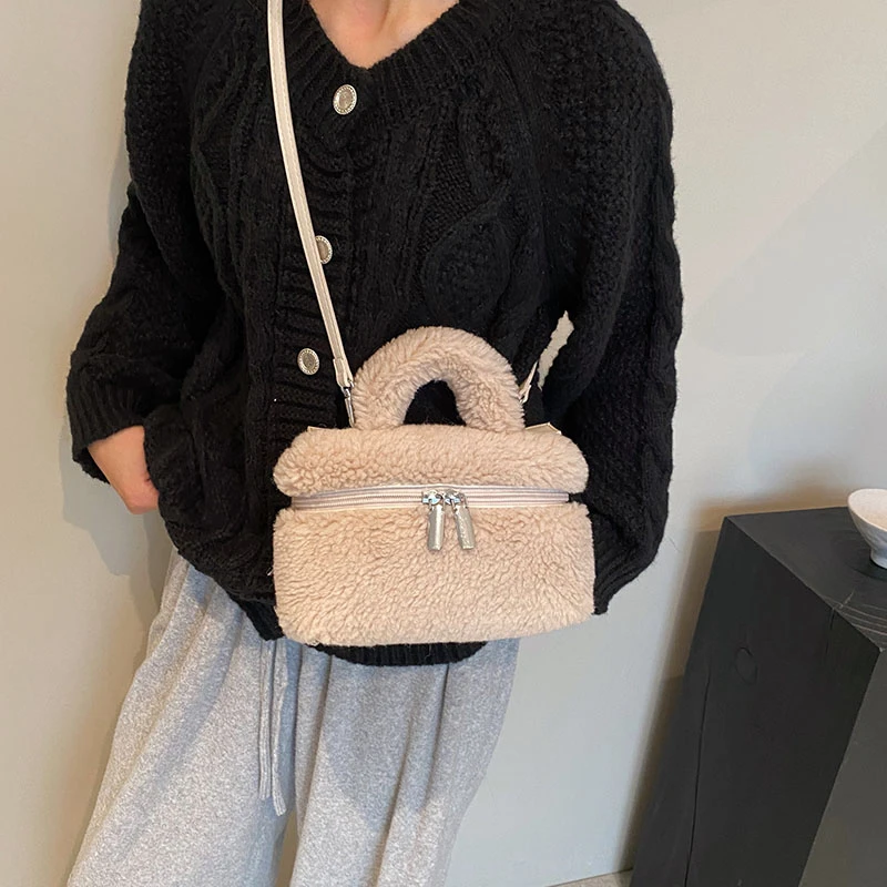 Lammwolle-Handtasche für Damen, 2022, Winter, weiche, flauschige Handtasche, kleine Plüsch-Umhängetasche, Reißverschluss-Geldbörse, luxuriöse Clutch-Tasche aus Kunstfell – Detail 20