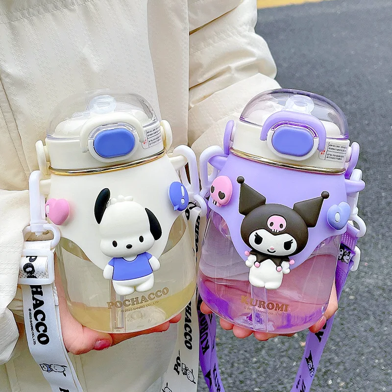 

820 мл кавайная Sanrio Kuromi Cinnamoroll Mymelody соломенная чашка для воды аниме милый пластиковый стаканчик портативная детская бутылка для воды через плечо в подарок