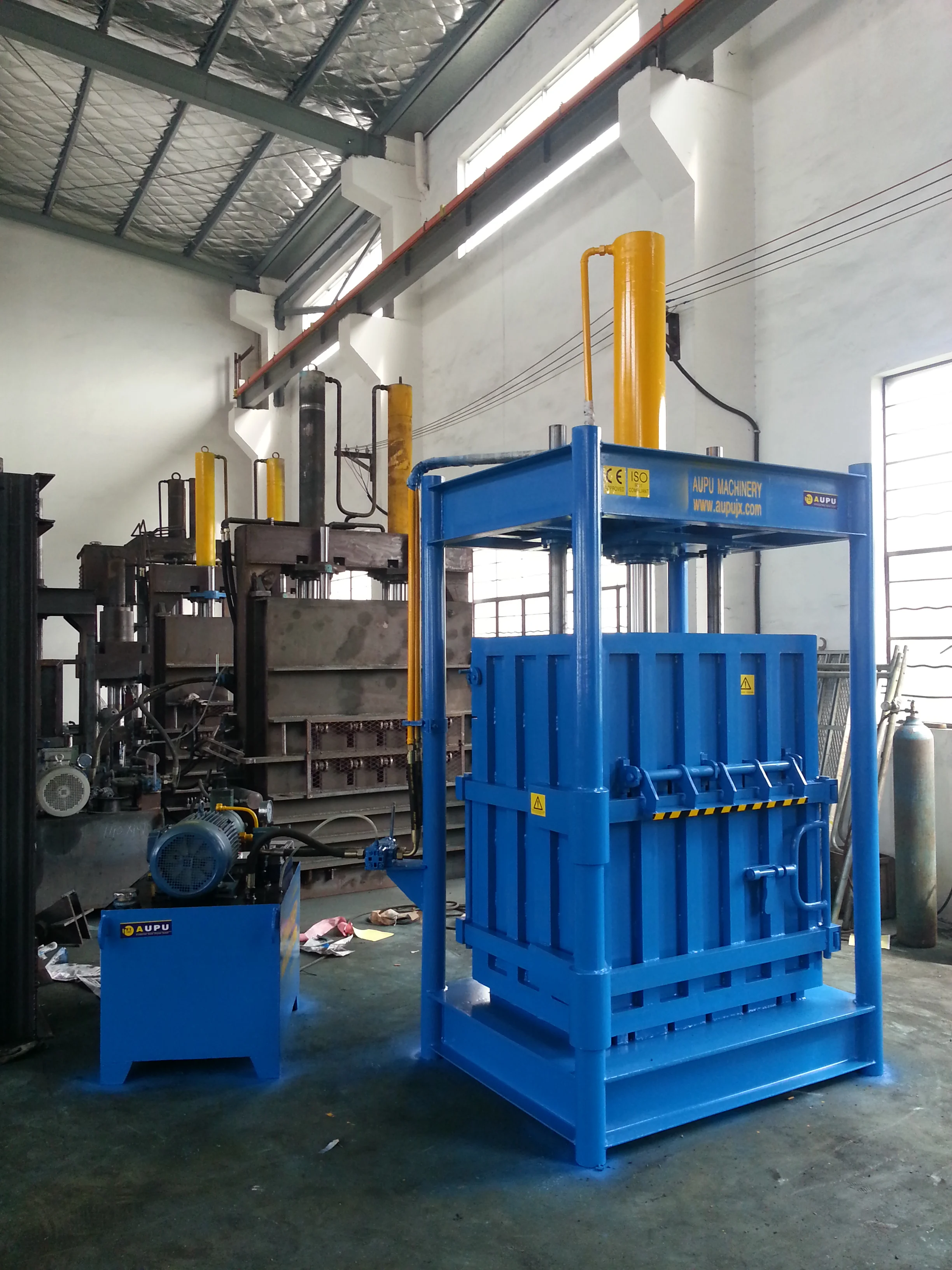 ACCE Vertical Hydraulic Packer Waste Paper Cloths Baler Of Garbage Station Cloth Waste Compressor Baler Machine