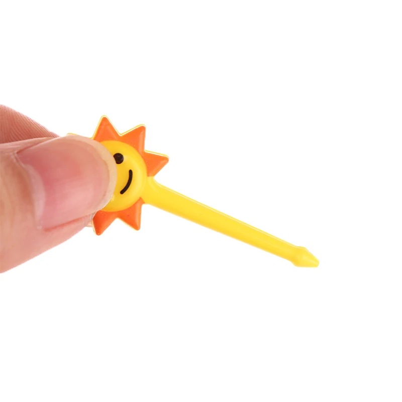 Description Picture 6 of item8Pcs Cartoon Animals Fruit Forks Mini Kids Snack Cake Dessert Food Stick Cute Duck Frog Toothpick Bento Decoration Tableware