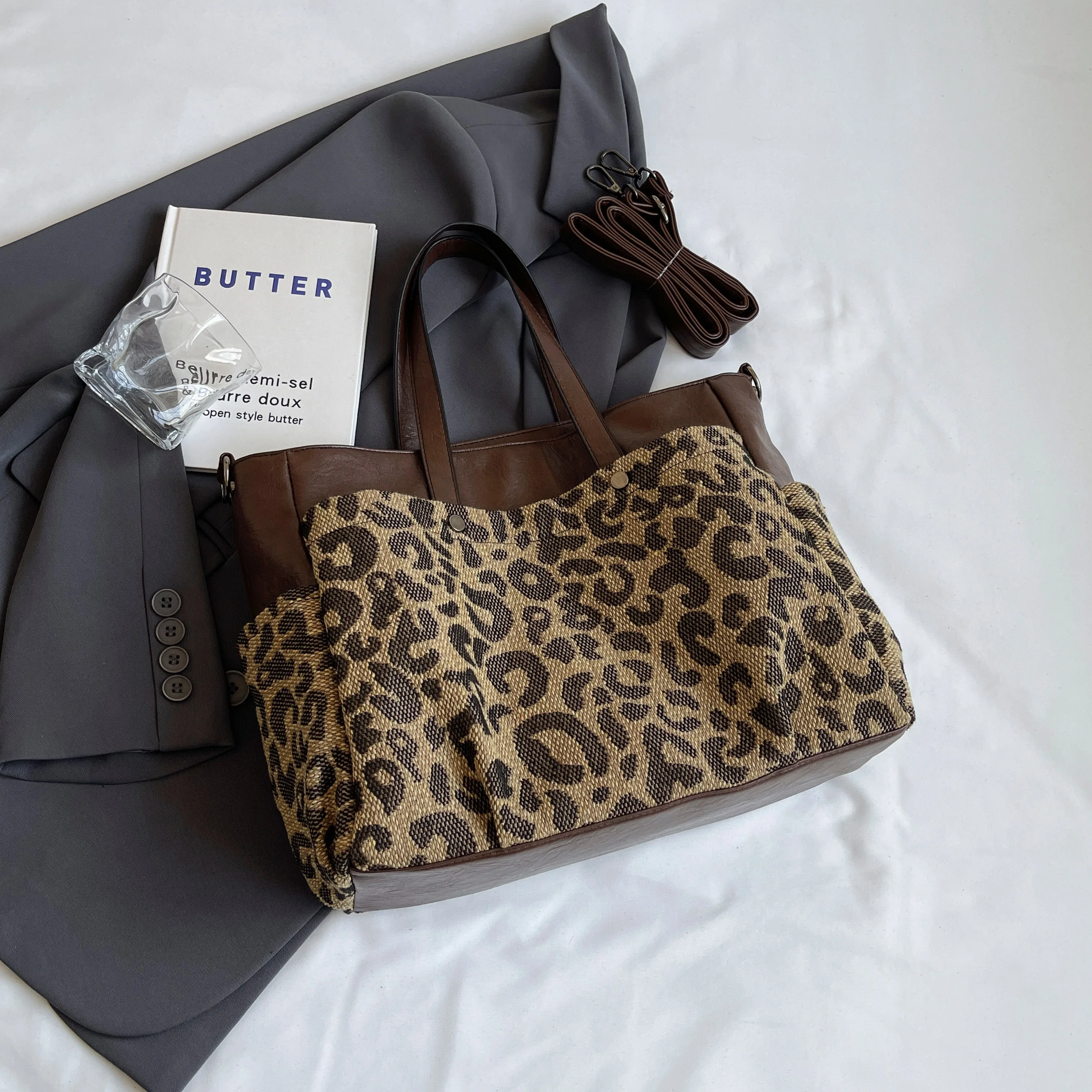 حقيبة شطبة ذات سعة كبيرة بطباعة الفهد الرجعية حقيب...