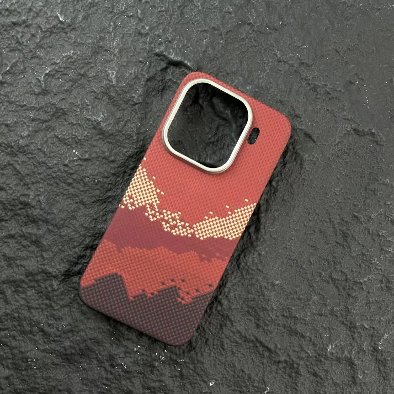 Ultra-Thin Aramid Fiber Kevlar Phone Case with Magnetic Wireless Charging Compatibility