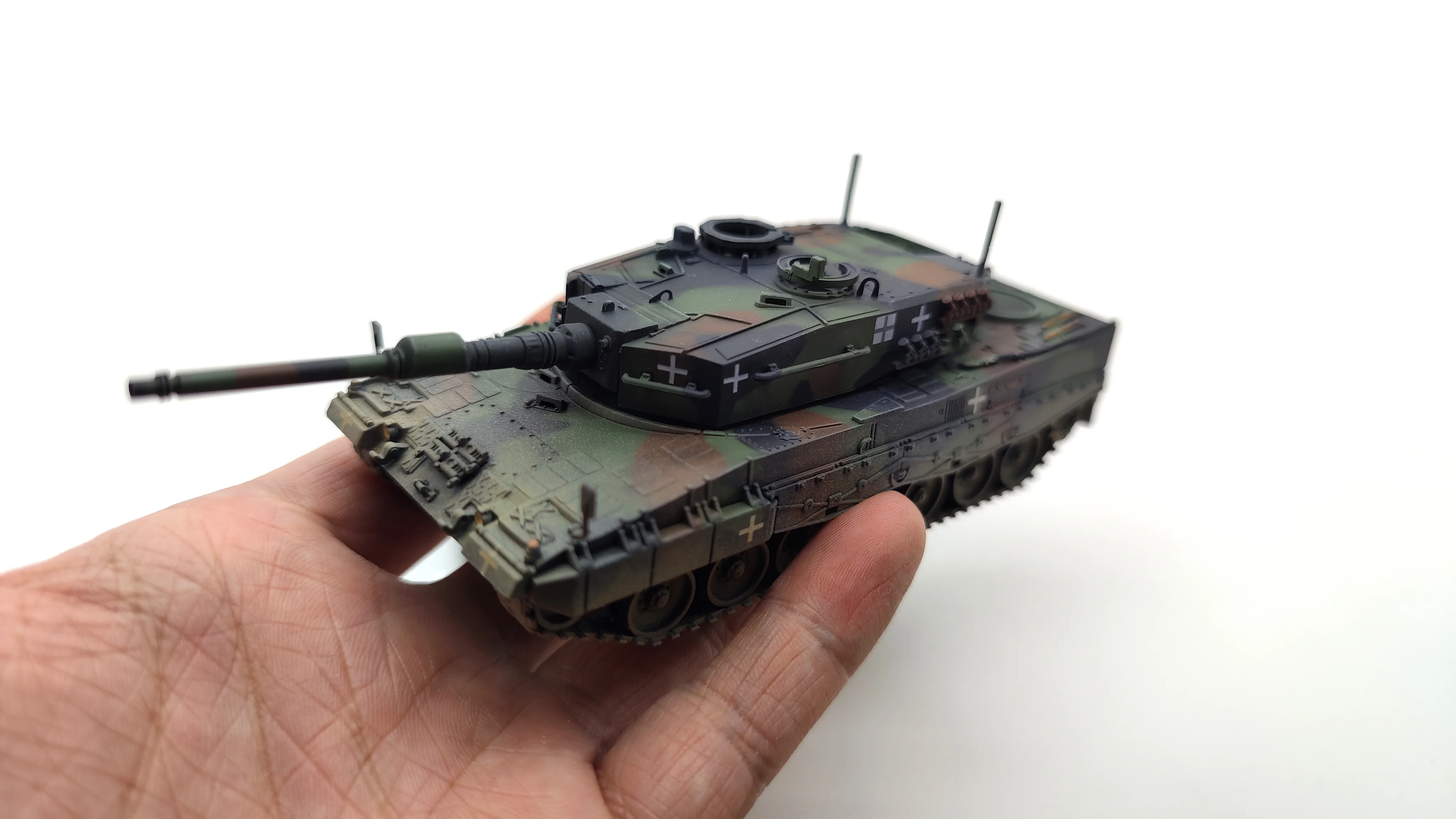 Pc Leopard 2a4タンクモデル、nato迷彩コレクションモデル、完成