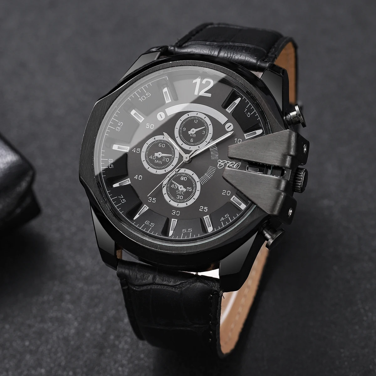 1pcs/set Men's Trendy Handsome Fashion Digital Scale Large Dial Quartz Watch ( Box Not Included)