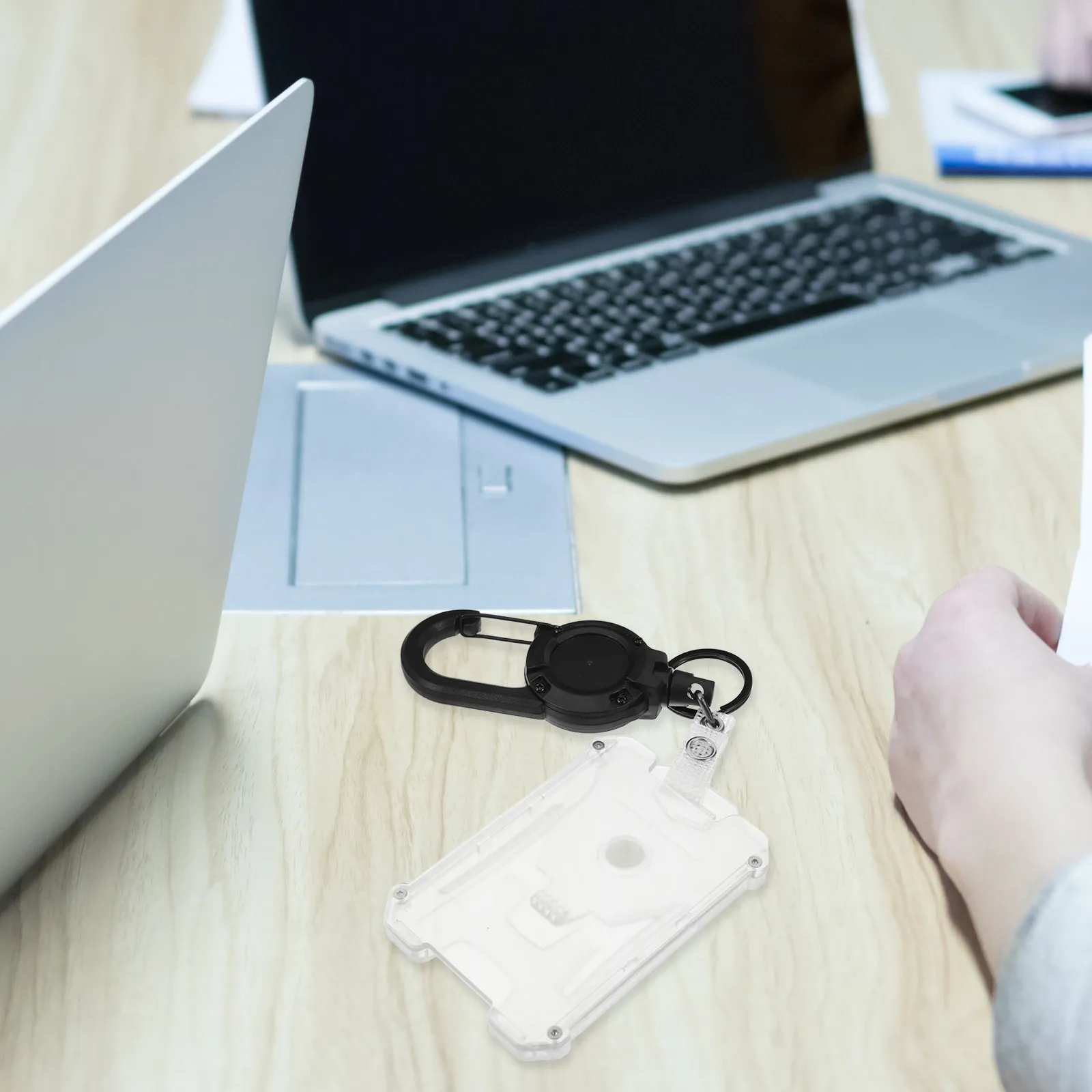 1세트 1세트 세로형 ID 카드 슬리브 홀더 ABS PC 배지 커버 직장 사무실 간호사 학교 휴대용 투명 카드 홀더