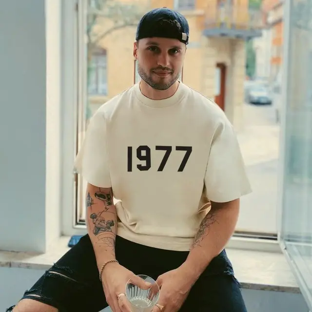 피어오브갓 에센셜 티셔츠 세트: 스타일리시한 편안함과 다재다능함의 완벽한 조화