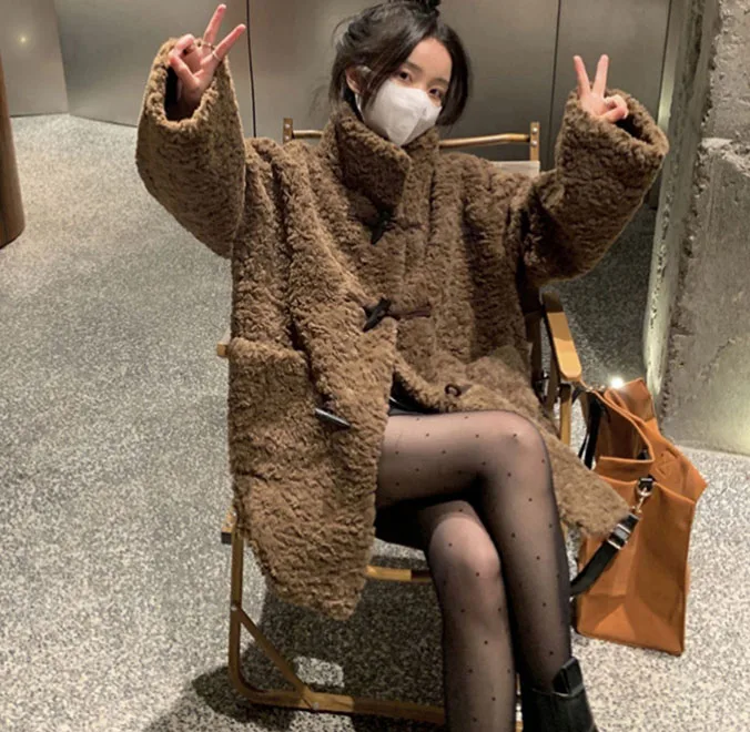 Рисунок 3 - Женская одежда, пальто из искусственного меха ягненка